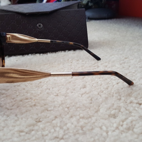 Burberry sunglasses - Picture 2 of 4